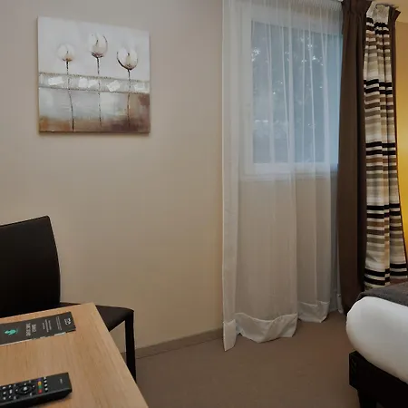 Forme-hotel & Montpellier Sud-est - Parc Expositions - Arena Otel 3*