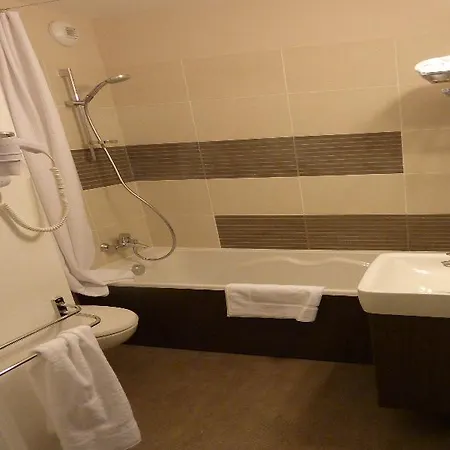Forme-hotel & Montpellier Sud-est - Parc Expositions - Arena Hotel Mauguio